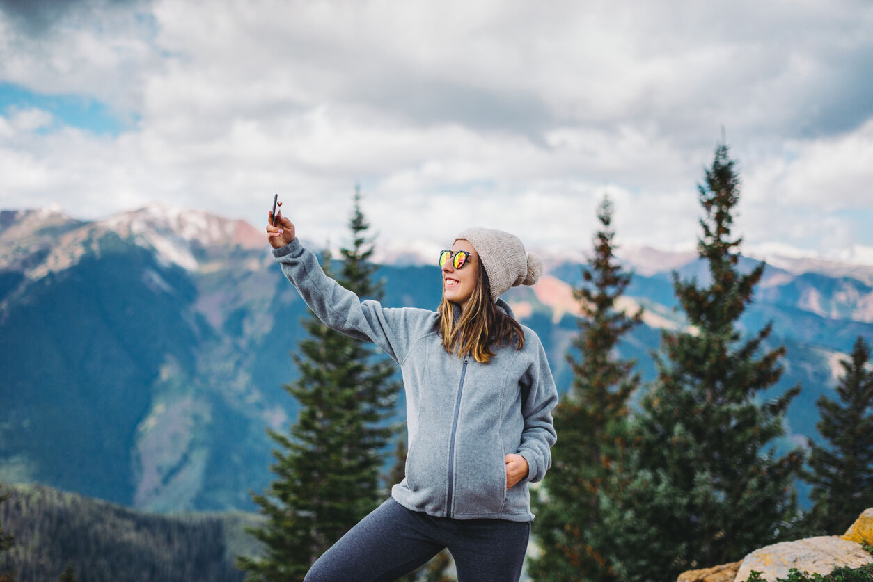 Selfie in the mountains Xsandra (iStock)